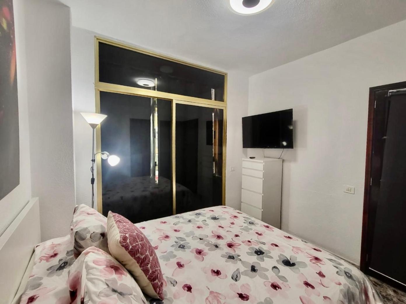 Affordable Holiday Accommodation For Large Families And Groups At Las Canteras Beach With 3 Bedrooms And Free Parking Las Palmas de Gran Canaria Extérieur photo